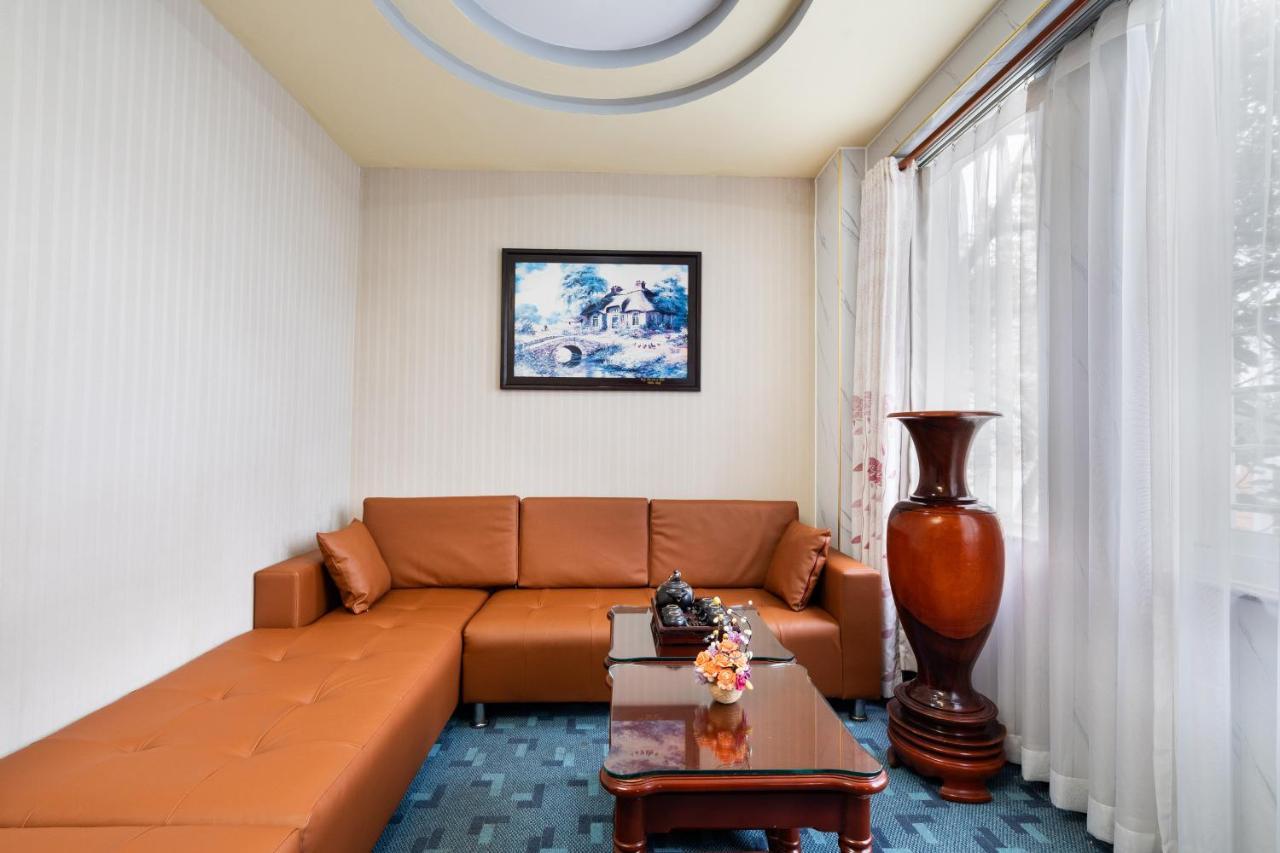 Khách sạn Lucasta Saigon