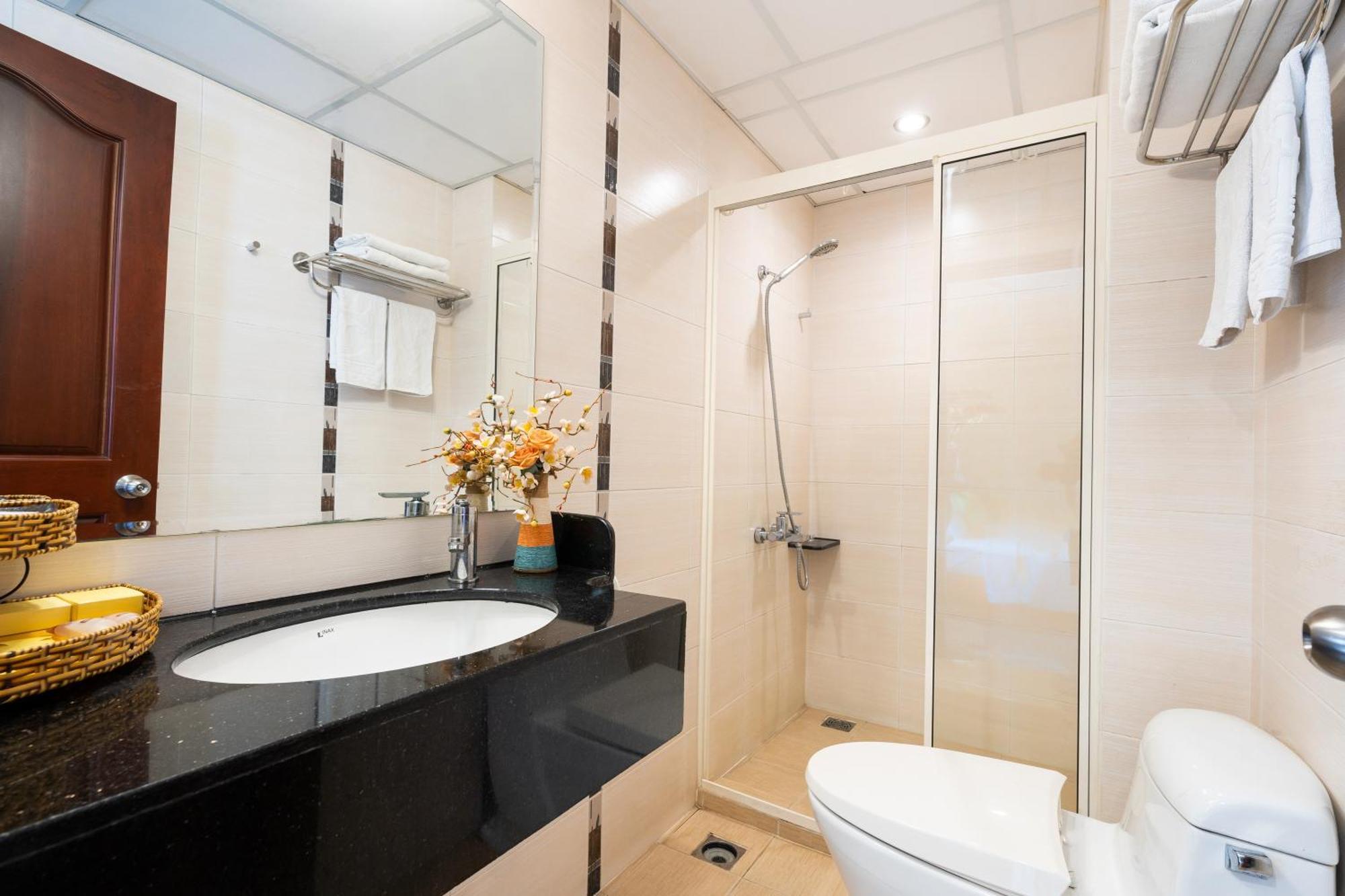 Khách sạn Lucasta Saigon 3*